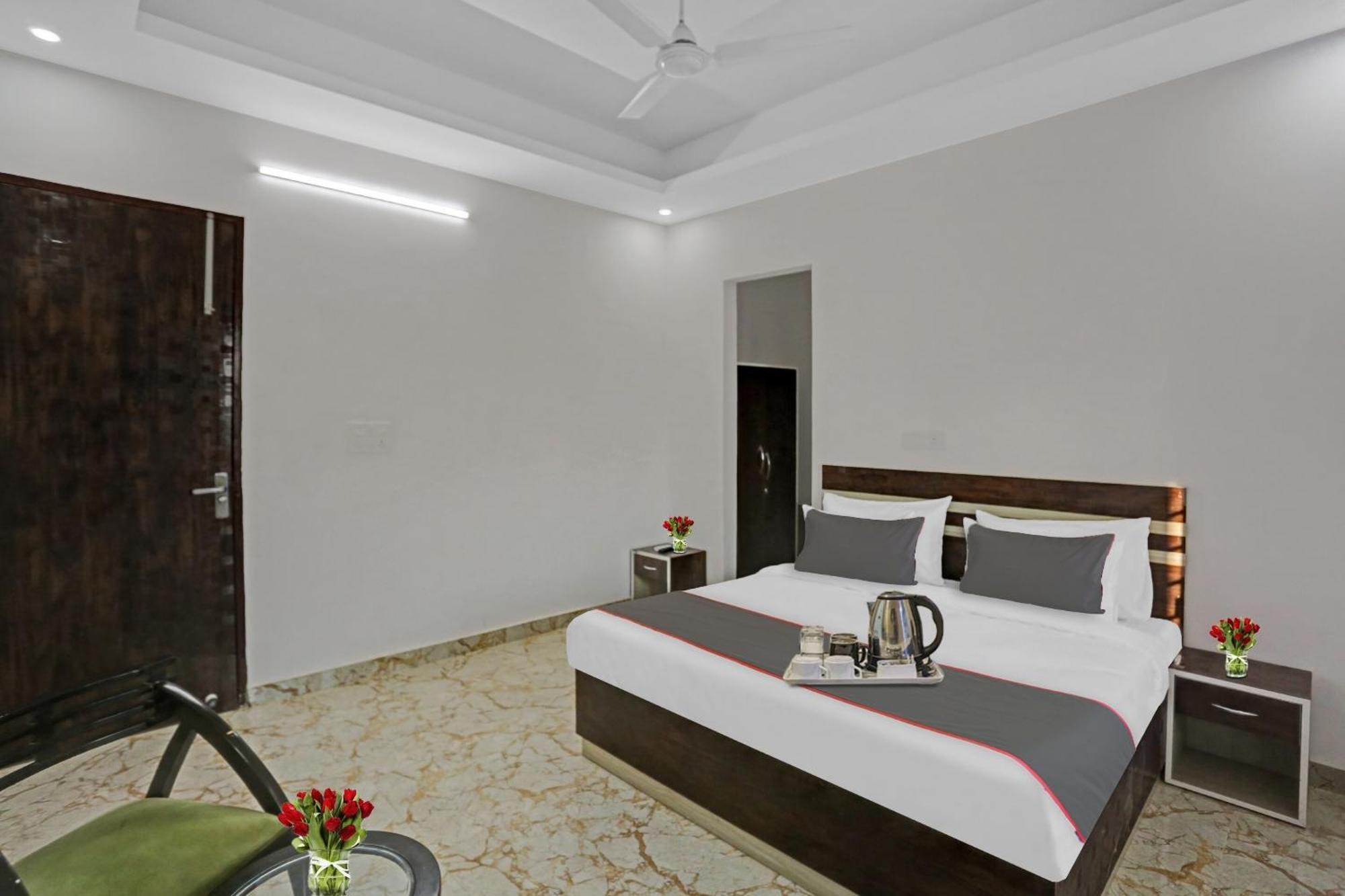 Hotel Collection O The Royal Fern Farrukhnagar Exterior foto